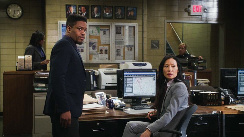 Marcus Bell (Jon Michael Hill, l.); Joan Watson (Lucy Liu, r.) – Bild: 2018 CBS Broadcasting, Inc. All Rights Reserved. Lizenzbild frei
