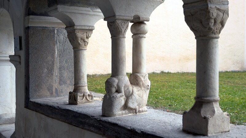 Geheimnisvolle Doppelsäule Kloster Millstatt. – Bild: ORF/​SIEVERS ART & MEDIA