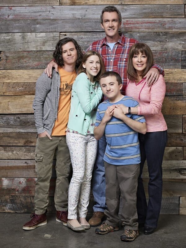 (9. Staffel) – Der alltägliche Wahnsinn ist bei ihnen Dauergast: (v.l.n.r.) Axl (Charlie McDermott); Sue (Eden Sher); Mike (Neil Flynn); Frankie (Patricia Heaton); Brick (Atticus Shaffer, vorne) … – Bild: American Broadcasting Companies, Inc.