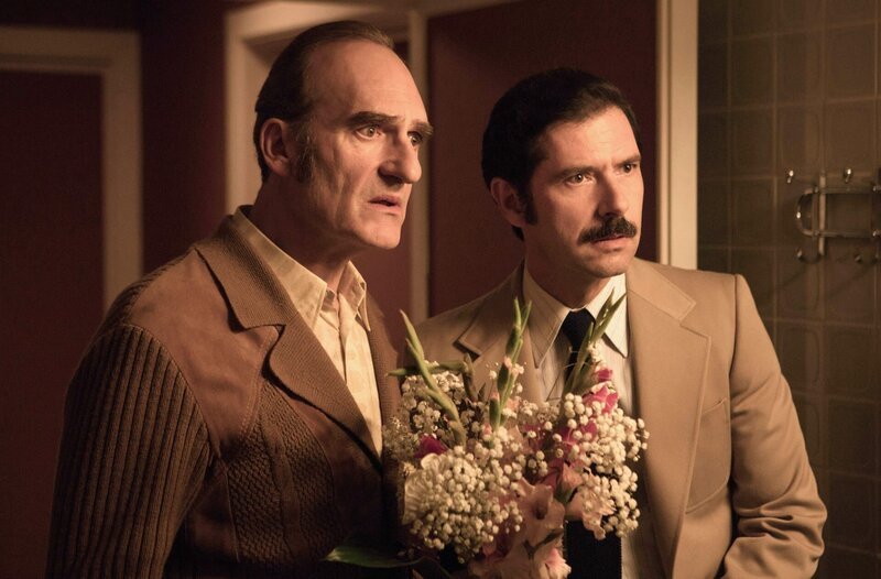 v.l. Marcel Bénes (Michel Vuillermoz) und Didier Mathure (Melvil Poupaud) – Bild: WDR/​Nicolas Velter/​Montebello Productions
