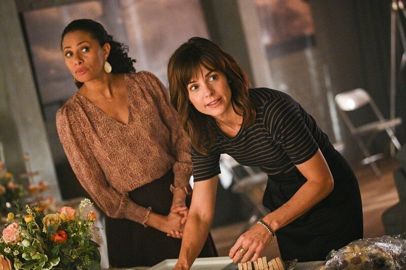 Regina Howard (Christina Moses, l.); Delilah Dixon (Stephanie Szostak, r.) – Bild: American Broadcasting Companies, Inc.