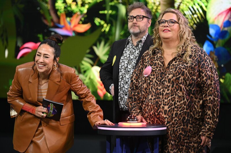 (v.l.n.r.) Melissa Khalaj; Paul Panzer; Ilka Bessin – Bild: SAT.1 /​ Julia Feldhagen