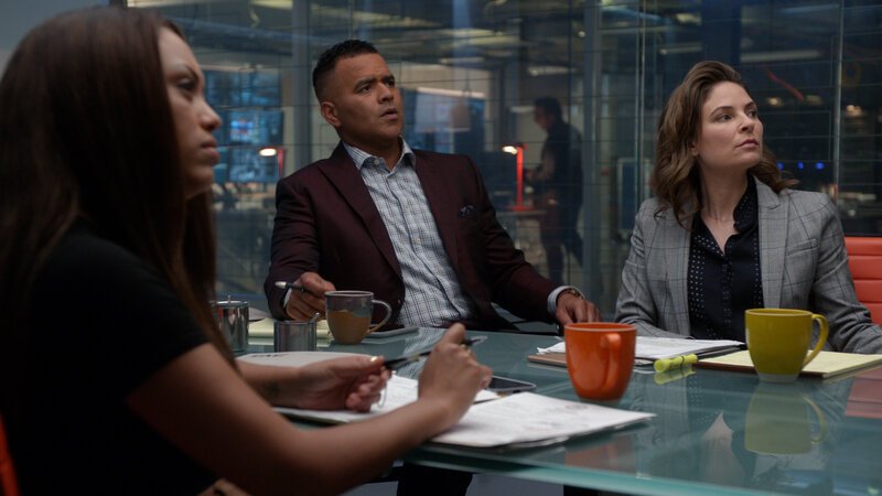 Danny James (Jaime Lee Kirchner); Chunk Palmer (Christopher Jackson); Taylor Rentzel (MacKenzie Meehan) – Bild: CBS Broadcasting, Inc. All Rights Reserved