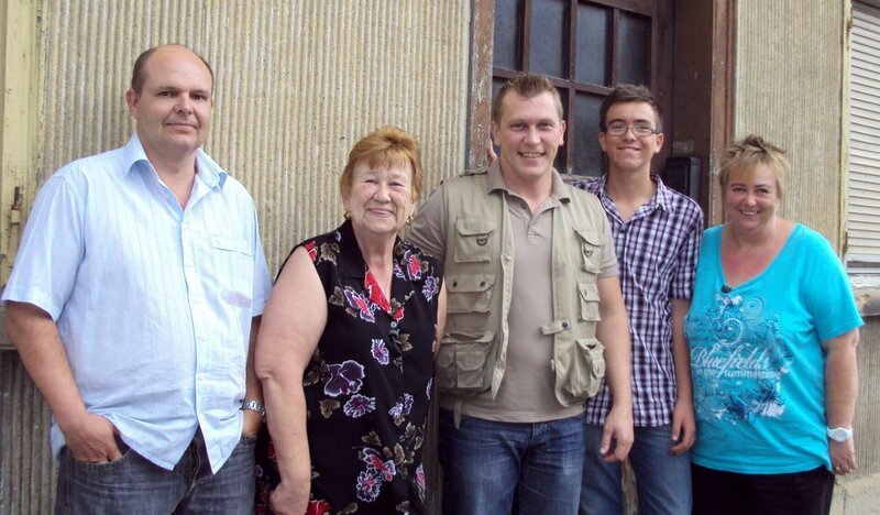 Foto, v.li.n.re.: Eckart, Ellen, Otto Schulte, Tom und Heike – Bild: RTL II