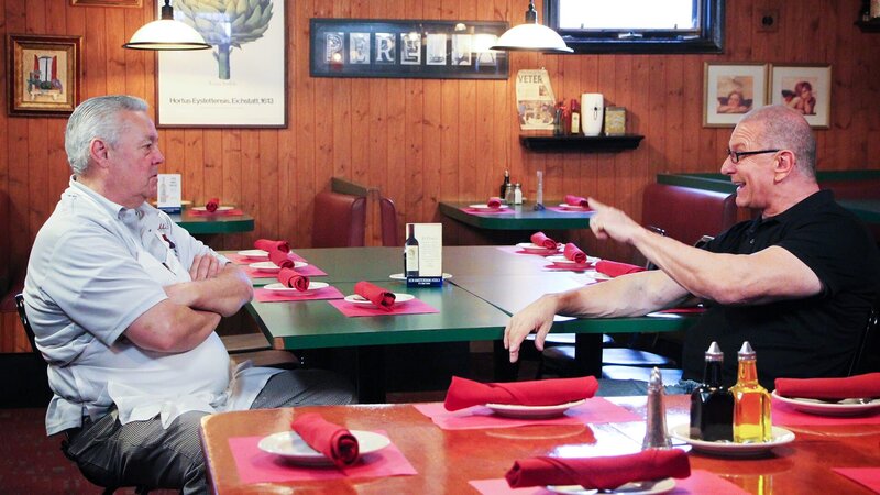 Robert Irvine (r.) – Bild: Warner Bros. Discovery