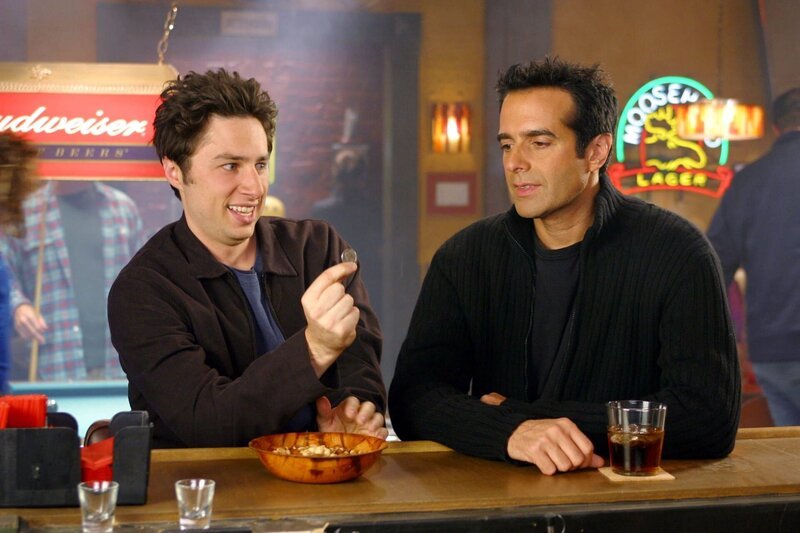 J. D. (Zach Braff, l.), David Copperfield – Bild: ORF/​Disney/​Justin Lubin