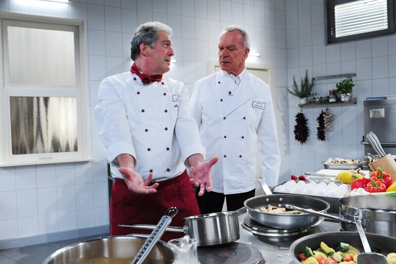 André (Joachim Lätsch, l.); Werner (Dirk Galuba, r.) – Bild: ARD /​ Ann Paur