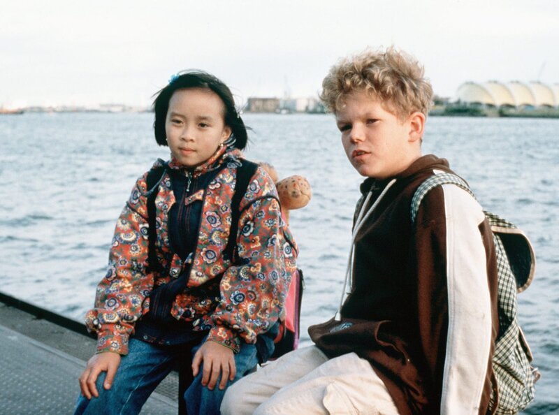 Kiki (Thy-Anh Cao) und Tobias (Tim Küchler) im Hamburger Hafen. – Bild: WDR/​WDR/​NDR/​Televersal