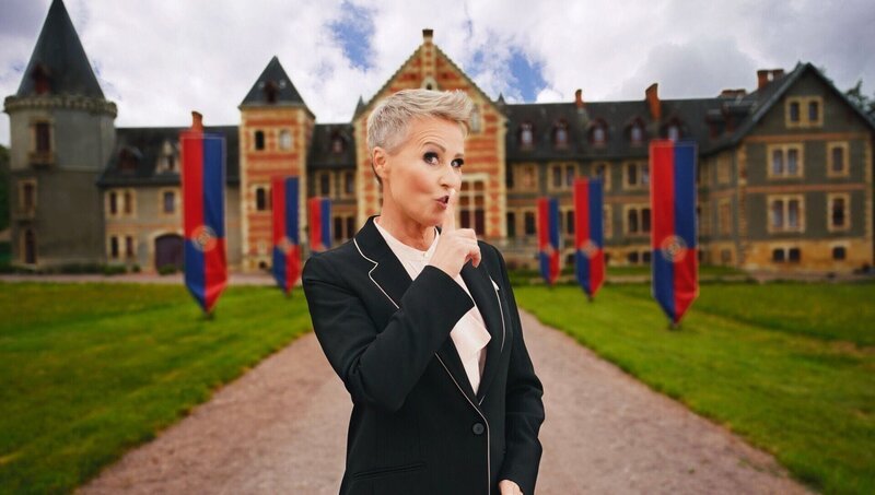 In dem einzigartigen Reality-Game „Die Verräter – Vertraue Niemandem“, präsentiert von ‚Schlossherrin‘ Sonja Zietlow, treffen 16 Prominente in einem französischen Schloss aufeinander um sich in einem psychologischen Strategiespiel zu messen. – Bild: RTL /​ Stefan Gregorowius