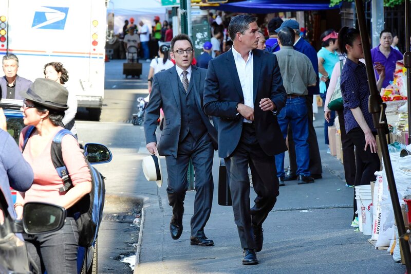 John Reese (Jim Caviezel, r.), Harold Finch (Michael Emerson) – Bild: John Paul Filo /​ CBS /​ CBS ENTERTAINMENT /​ ©2015 CBS Broadcasting Inc. All Rights Reserved.