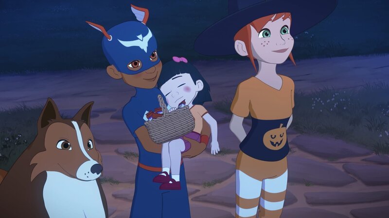 Erleichtert bringen Harvey, Zoé und Lassie die eingeschlafene Penny mitsamt ihrer Süßigkeitenausbeute zu Mrs. Lee zurück. – Bild: ZDF/​Superprod/​ZDFE