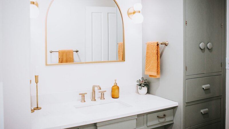 Dekoriertes Zimmer – Bild: Warner Bros. Discovery