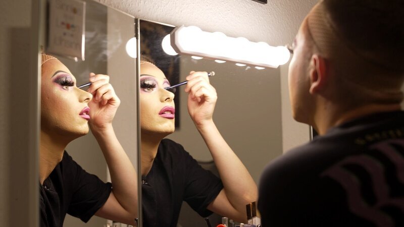 Pascal legt als Dragqueen Pamela Power in den Clubs von Olivia Jones auf. Nun möchte er aber mehr und will mit einer eigenen Show in das Programm der Kult-Dragqueen aufgenommen werden. – Bild: RTLZWEI