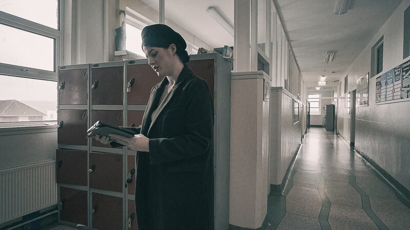 Evelyn reviews the CCTV footage of Spirits caught on camera at the school – Bild: TLC
