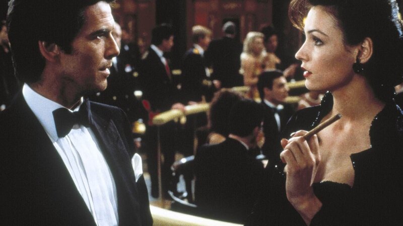 James Bond (Pierce Brosnan), Xenia Onatopp (Famke Janssen) – Bild: RTL James Bond (Pierce Brosnan), Xenia Onatopp (Famke Janssen) – Bild: RTL