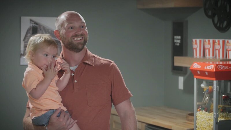 Zufriedener Hauseigentümer – Bild: Warner Bros. Discovery