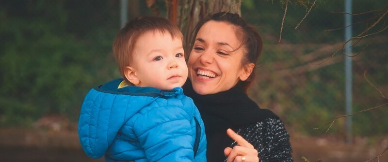Giulia mit Sohn. – Bild: SRF, W-FILM / ZDF und SRF, W-FILM Giulia mit Sohn. – Bild: SRF, W-FILM / ZDF und SRF, W-FILM
