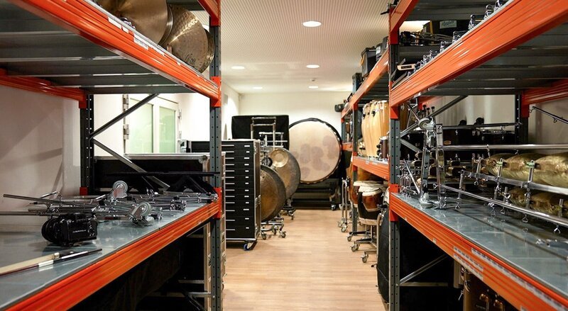 Percussionlager in der Synchronstage in Wien. – Bild: ORF/Filmwerkstatt Wien/Roman Bagner Percussionlager in der Synchronstage in Wien. – Bild: ORF/Filmwerkstatt Wien/Roman Bagner