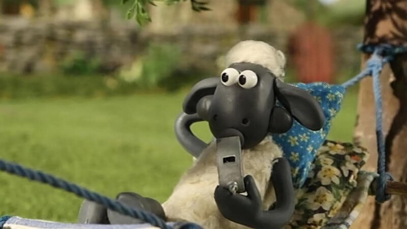 Wer ist am Ende der bessere Triller-Pfeifer, Shaun oder Bitzer? – Bild: WDR/​Aardman Animation Ltd./​BBC