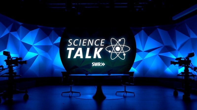 SÜDWESTRUNDFUNK Neuer Platz für die Wissenschaft: „Science Talk“ – vom SWR – Wissenstalk mit Tiefgang, multimedial und am Puls der Zeit /​ ab 1.10. samstags in der ARD Audiothek und ARD Mediathek /​ sonntags, 7:30 Uhr im SWR Fernsehen, 8:30 Uhr in SWR2 Im SWR „Science Talk“ trifft jeweils einer der Hosts (Christine Langer, Jochen Steiner oder Ralf Caspary) jeweils eine:r Wissenschaftler:in aus Baden-Württemberg oder Rheinland-Pfalz. Die Gäste bringen dafür einiges mit: Sie brennen für ihr jeweiliges Fachgebiet, können komplizierte Sachverhalte einfach und spannend erklären, stellen die Relevanz ihrer Forschung überzeugend dar und haben neues Wissen generiert. – Bild: SWR
