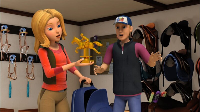 Wendy und Kai finden die als gestohlen geltende Statue in Christians Rucksack. – Bild: ZDF/​Wendy and Associated Characters (c) WPL 2012