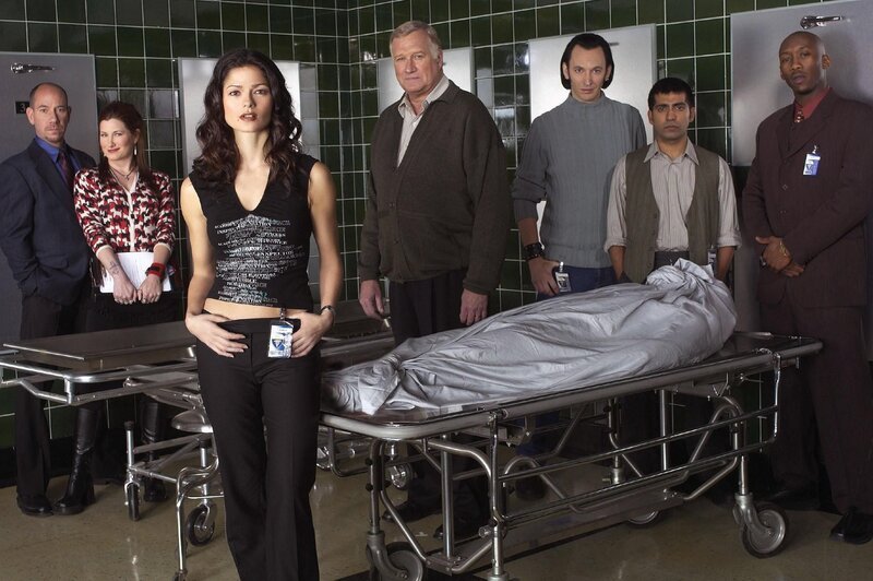 V.l.: Dr. Macy (Miguel Ferrer), Lily (Kathryn Hahn), Dr. Cavanaugh (Jill Hennessy), Max (Ken Howard), Dr. Townsend (Steve Valentine), „Bug“ (Ravi Kapoor), und Dr. Sanders (Mahershalalhashbaz Ali). +++ – Bild: RTL /​ NBC Universal.