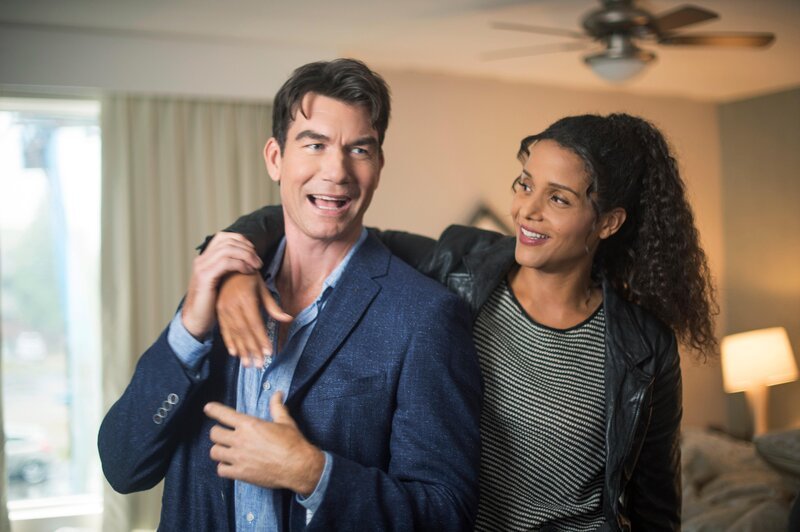 Harley Carter (Jerry O’Connell, l.) und Detective Sam Shaw (Sydney Tamiia Poitier, r.) +++ – Bild: RTL /​ 2018 Sony Pictures Entertainment. All Rights Reserved.