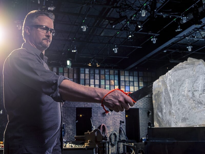 Waffenexperte, Schmied und Juror J. Neilson (Bild) sucht bei „Forged in fire“ den besten Waffenschmied … – Bild: A&E Television Networks Lizenzbild frei