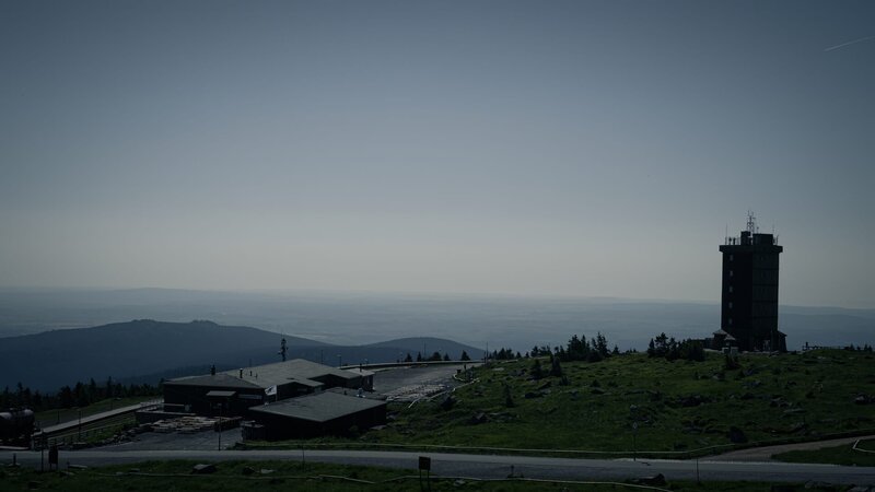 Der Brocken ist mit seinen 1141,2 m der höchste Berg im Harz. – Bild: Honorarfrei – nur für diese Sendung inkl. SocialMedia bei Nennung ZDF und Dirk Bartschat Der Brocken ist mit seinen 1141,2 m der höchste Berg im Harz. – Bild: Honorarfrei – nur für diese Sendung inkl. SocialMedia bei Nennung ZDF und Dirk Bartschat