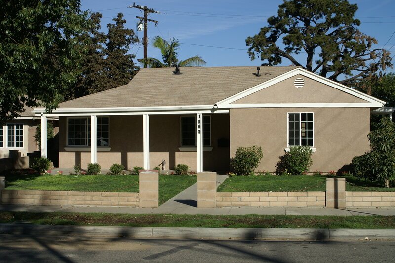 Ist es wirklich eine gute Idee, ein Haus in Anaheim zu kaufen, in dessen Inneres Tarek und Christina vorher nicht hineinschauen können? – Bild: HGTV/​Scripps Networks, LLC.