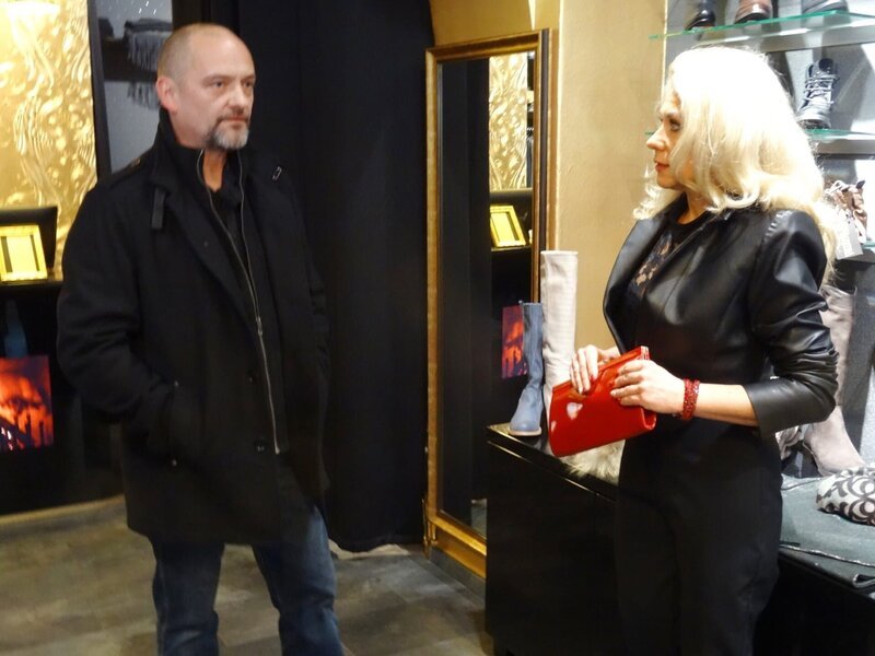 Tageskandidatin Elena und ihr Partner Ronny auf Shoppingtour in Dresden. – Bild: VOX /​ Constantin Ent.