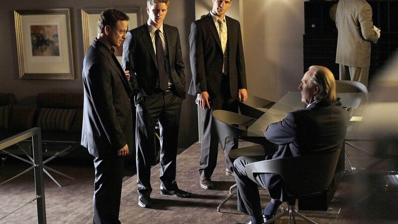 Der Medienmogul Robert Dunbrook hat versucht, sich bei einem Einbruch in sein Büro gegen den Eindringling zu wehren. Ob Connor in die Sache verwickelt ist, versuchen die Detectives Taylor und Flack zu ermitteln. – Bild: TVNOW / CBS Der Medienmogul Robert Dunbrook hat versucht, sich bei einem Einbruch in sein Büro gegen den Eindringling zu wehren. Ob Connor in die Sache verwickelt ist, versuchen die Detectives Taylor und Flack zu ermitteln. – Bild: TVNOW / CBS