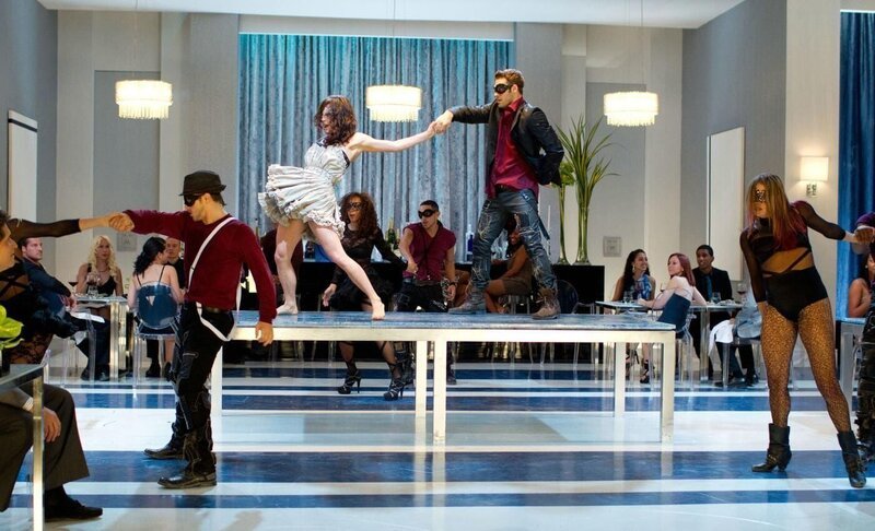 Legen eine flotte Sohle aufs Parkett: die Streetdancer-Truppe „The Mob“ mit Sean (Ryan Guzman, 2.v.r.) und Emily (Kathryn McCormick, 3.v.r.) … – Bild: 2011 Summit Entertainment, LLC. All rights reserved. Lizenzbild frei Legen eine flotte Sohle aufs Parkett: die Streetdancer-Truppe „The Mob“ mit Sean (Ryan Guzman, 2.v.r.) und Emily (Kathryn McCormick, 3.v.r.) … – Bild: 2011 Summit Entertainment, LLC. All rights reserved. Lizenzbild frei