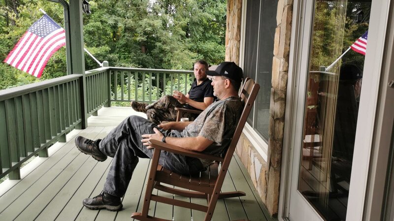 Matt Pruitt und Michael Mayes sind sich sicher: Bigfoot existiert. – Bild: zdf /​ THE HISTORY CHANNEL /​ Laura Zirkel