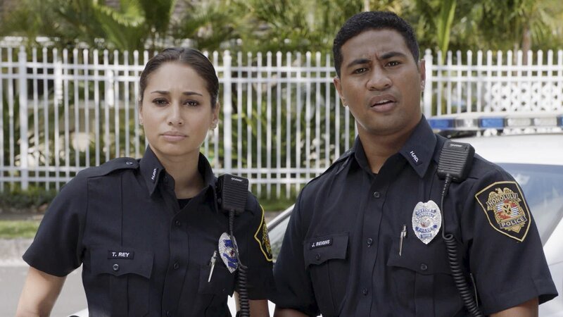 Tani Rey (Meaghan Rath, l.) und Junior Reigns (Beulah Koale, r.) haben den ersten Streitfall gelöst. Doch dabei soll es nicht bleiben … – Bild: 2018 CBS Broadcasting, Inc. All Rights Reserved Lizenzbild frei