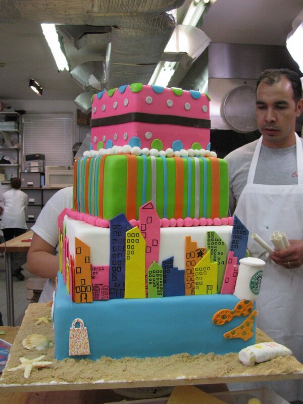 Remy Gonzalez adds reinforcements to the Sweet 16 cake. – Bild: Copyright: Discovery Communications, Inc. For Show Promotion Only