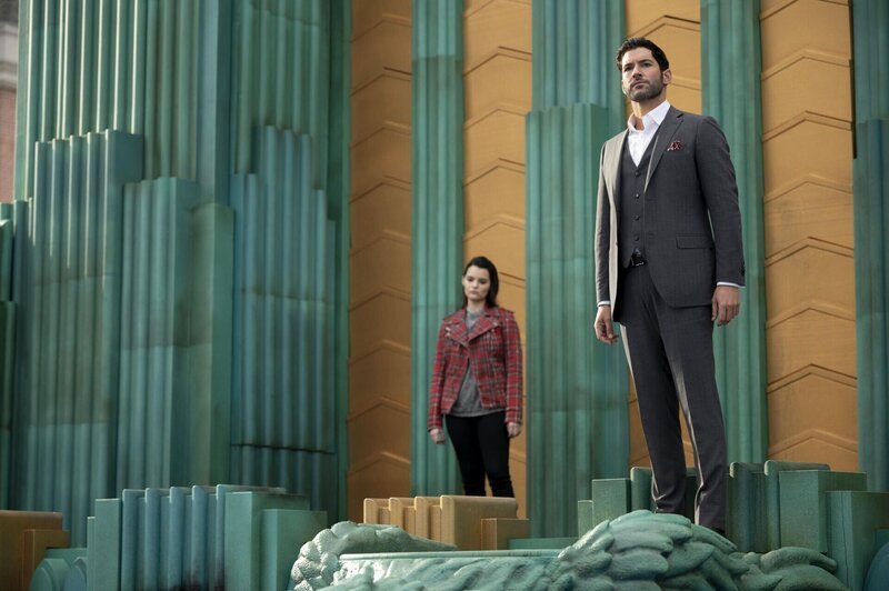 Lucifer Morningstar (Tom Ellis) und Rory (Brianna Hildebrand) – Bild: DC Comics /​ Warner Bros. Ent. Inc.