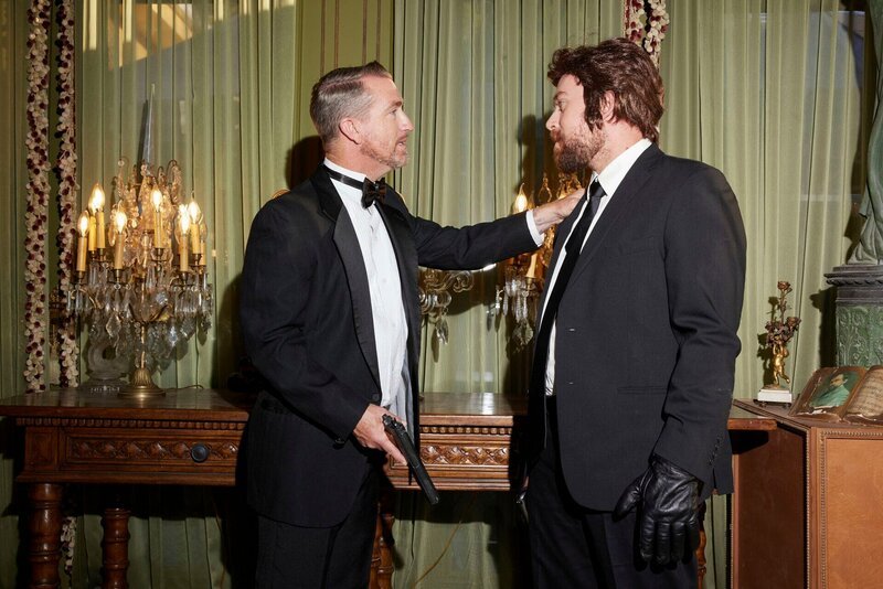 Zwei Männer unterhalten sich – Bild: Maggie Shannon /​ THE HISTORY CHANNEL