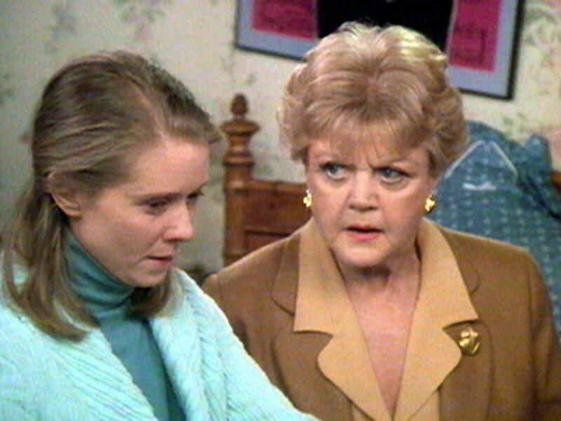 Jessica (Angela Lansbury) wird gebeten, sich um die völlig verstörte Alice (Cynthia Nixon) zu kümmern. – Bild: Super RTL