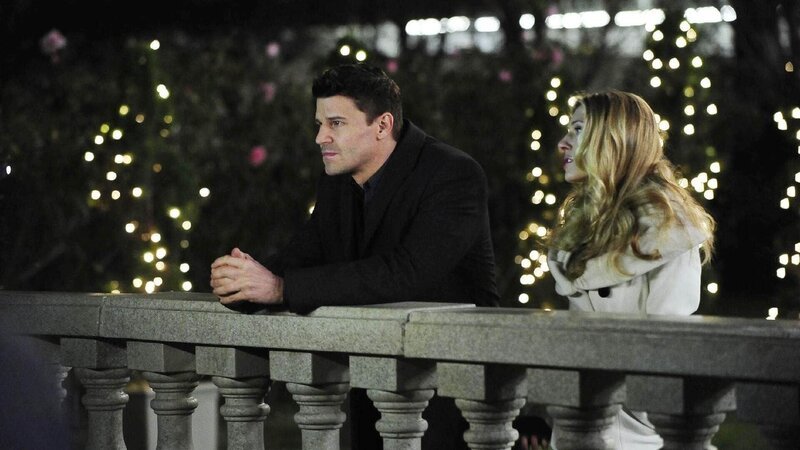Als Booth (David Boreanaz) Hannah (Kathryn Winnick) seine Liebe gesteht, muss er eine derbe Enttäuschung hinnehmen … – Bild: TVNOW /​ FOX