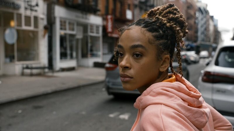 Yinka Bokinni läuft durch New York City. +++ Die Verwendung des sendungsbezogenen Materials ist nur mit dem Hinweis und Verlinkung auf RTL+ gestattet. +++; Yinka Bokinni läuft durch New York City. +++ Die Verwendung des sendungsbezogenen Materials ist nur mit dem Hinweis und Verlinkung auf RTL+ gestattet. +++ – Bild: RTL /​ Plum Pictures Ltd.