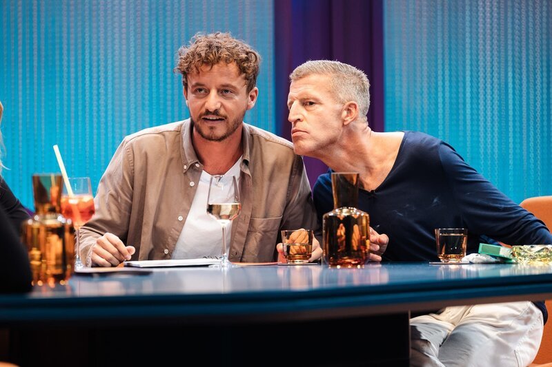 Tommi Schmitt (l.) und Benjamin von Stuckrad-Barre (r.) in der ZDFneo-Sendung „Neo Ragazzi“ – Bild: Honorarfrei – nur für diese Sendung inkl. SocialMedia bei Nennung ZDF und ben knabe.