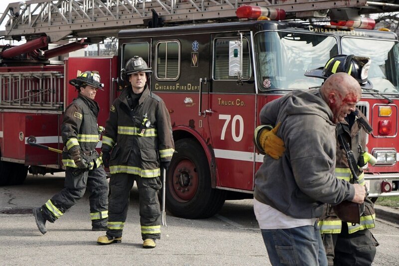 Aaron (Christopher Prchal, 2.v.l.) – Bild: TVNOW /​ NBC Universal