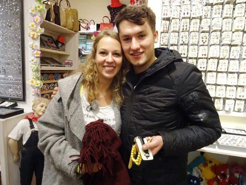 Tageskandidatin Sina und ihr Freund Daniel auf Shoppingtour in Dresden. – Bild: VOX /​ Constantin Ent.