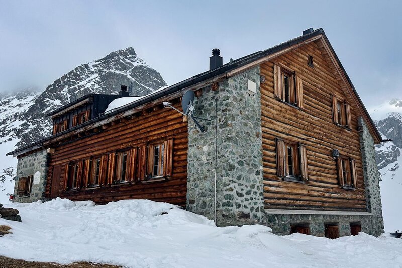Jenatschhütte im Bündnerland – Bild: SRF