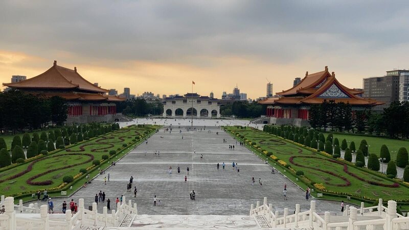 Nationale Chiang-Kai-shek-Gedächtnishalle +++ Die Verwendung des sendungsbezogenen Materials ist nur mit dem Hinweis und Verlinkung auf RTL+ gestattet. +++ – Bild: RTL /​ Premières Lignes Television