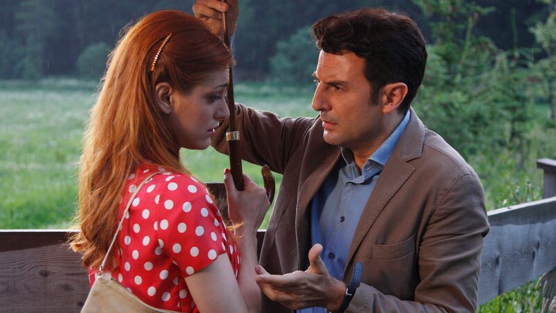 Astrid (Miriam Leone) und Vincenzos (Enrico Ianniello) – Bild: HIGH VIEW