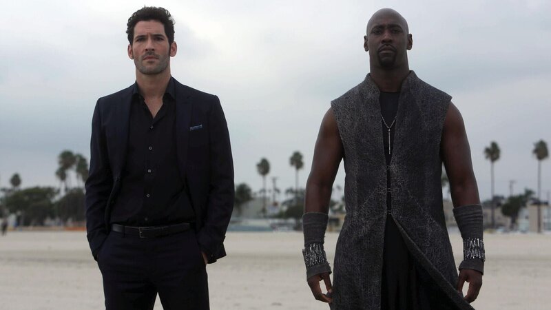 (v.l.) Amenadiel (D.B. Woodside), Lucifer (Tom Ellis) – Bild: RTL /​ WBEI
