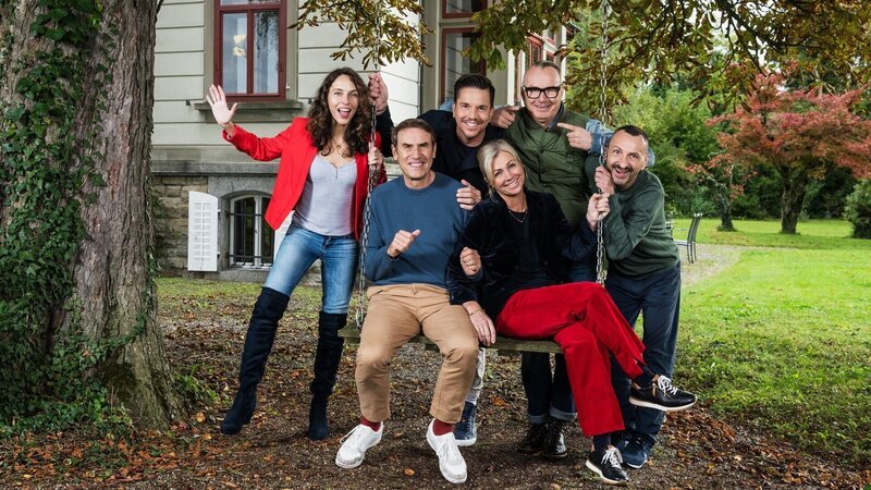 v.li.: Julia, Andreas, Moderator Sven Epiney, Carin, Dani, André – Bild: SRF/​Marion Nitsch