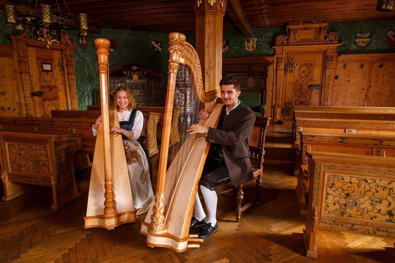 Harfenduo Saringer – Seiwald. – Bild: ORF/​Anton Wieser
